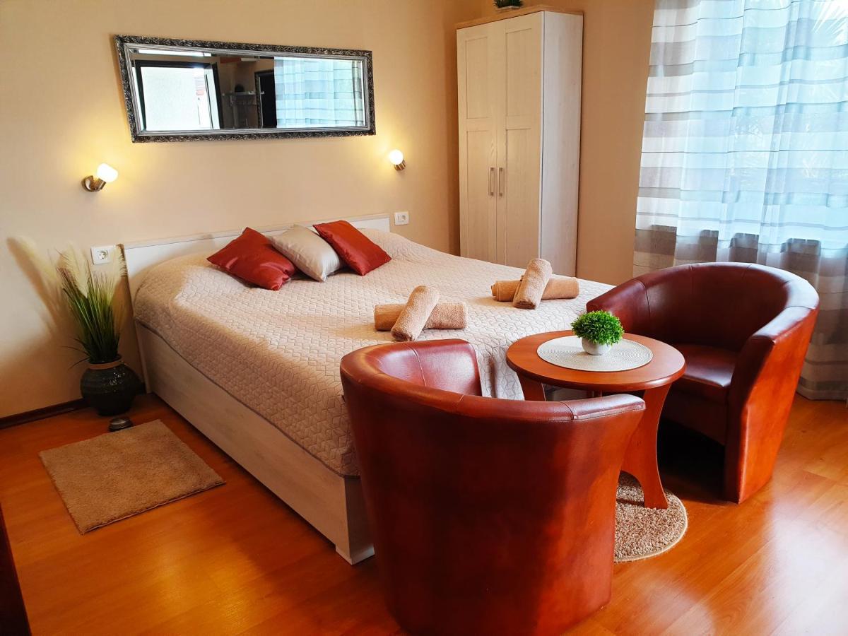 Apartments Zrinka 793 波雷奇 外观 照片